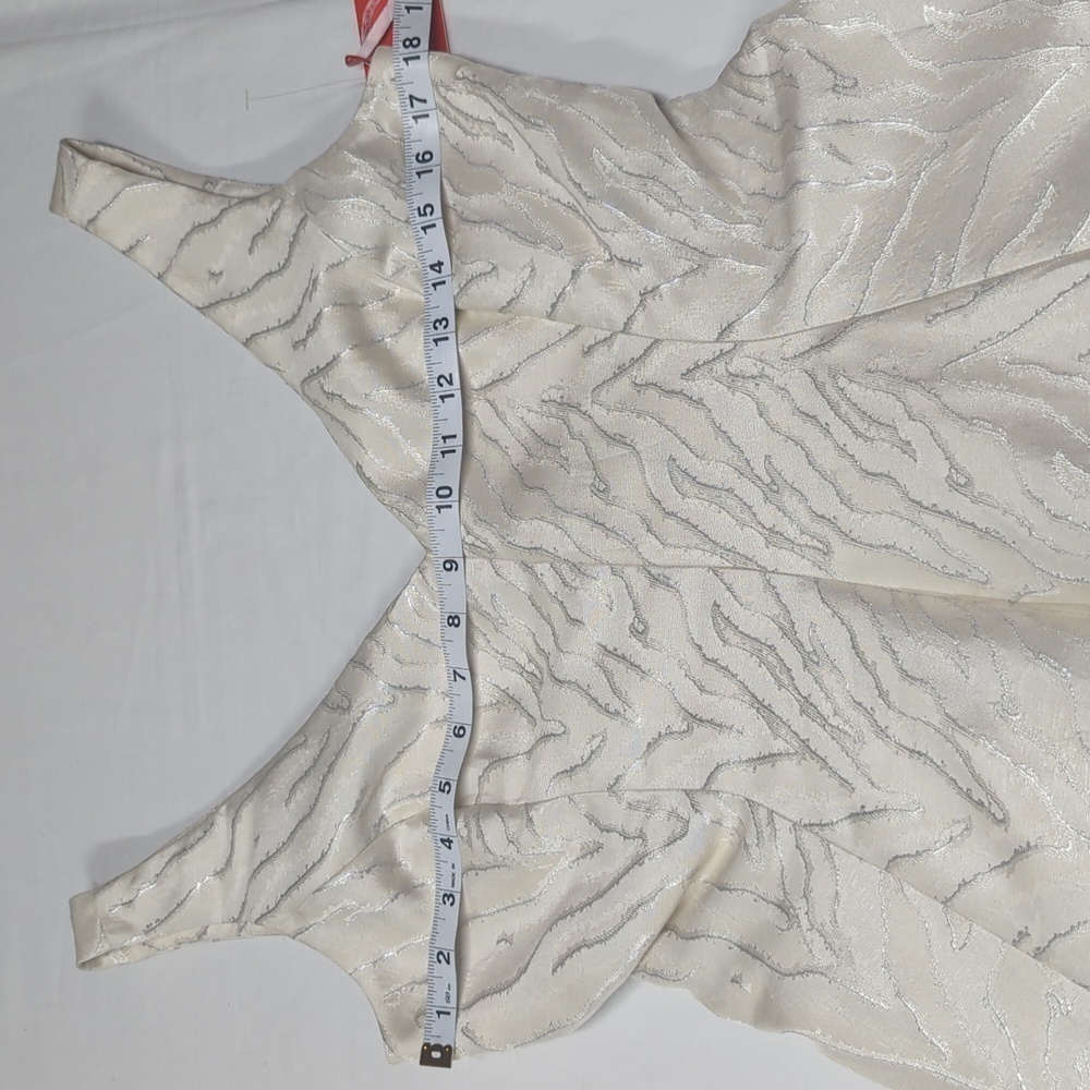 MONIQUE LHUILLIER white and silver Women's dress size 10. - Picture 4 of 16